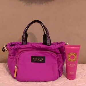 Versace Parfums Bag + Shower Gel.